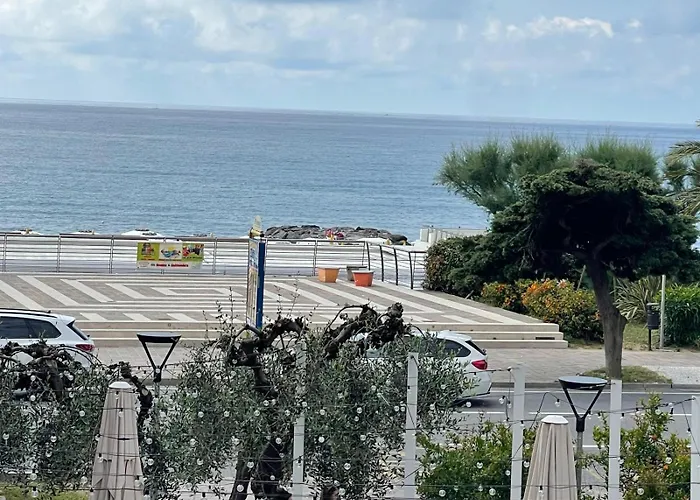 Con Terrazzo Vista Mare *